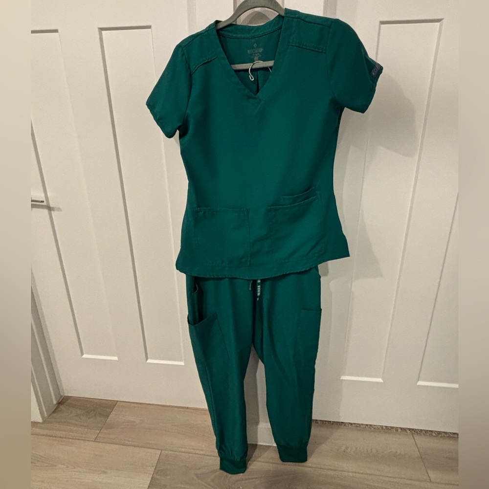Medcouture Green Jogger Scrub Set Insight Collection